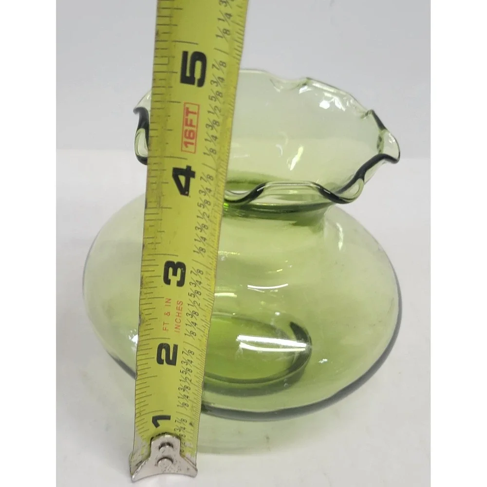 Vintage Green Glass Bud Vase‎ Ruffled Rim Squat Bulbous Mid Century Modern 4.5